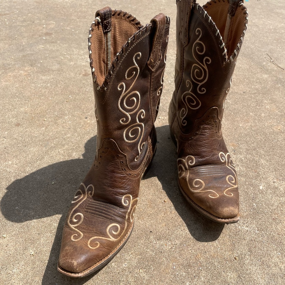 ARIAT Brown Leather Embroidered Western Cowboy Boots Used/Worn.